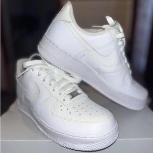 Worn ONCE air forces size 8.5 woman’s.